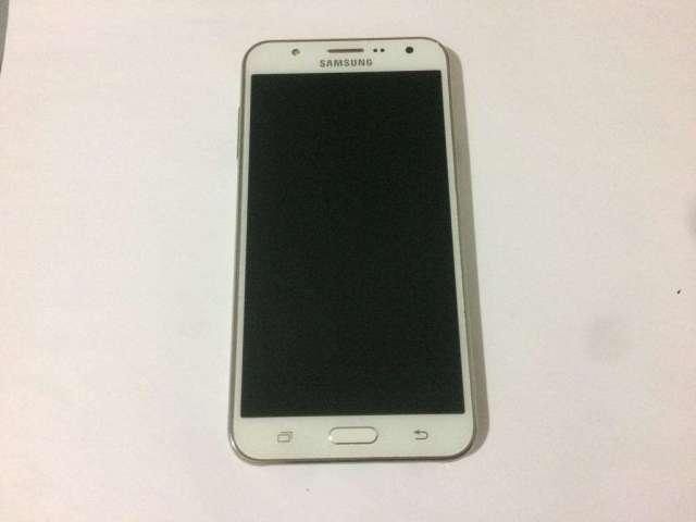 Samsung J7 (Menos de Un Mes de Uso) Samsung J7 (Menos de Un Mes de Uso)