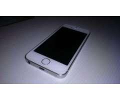 iPhone 5S Silver  16GB B&#x2f;. 195.00 Negociable