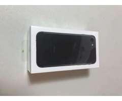 Se vende Iphone 7 Black 32gb 680&#x24; NEW PACKAGE